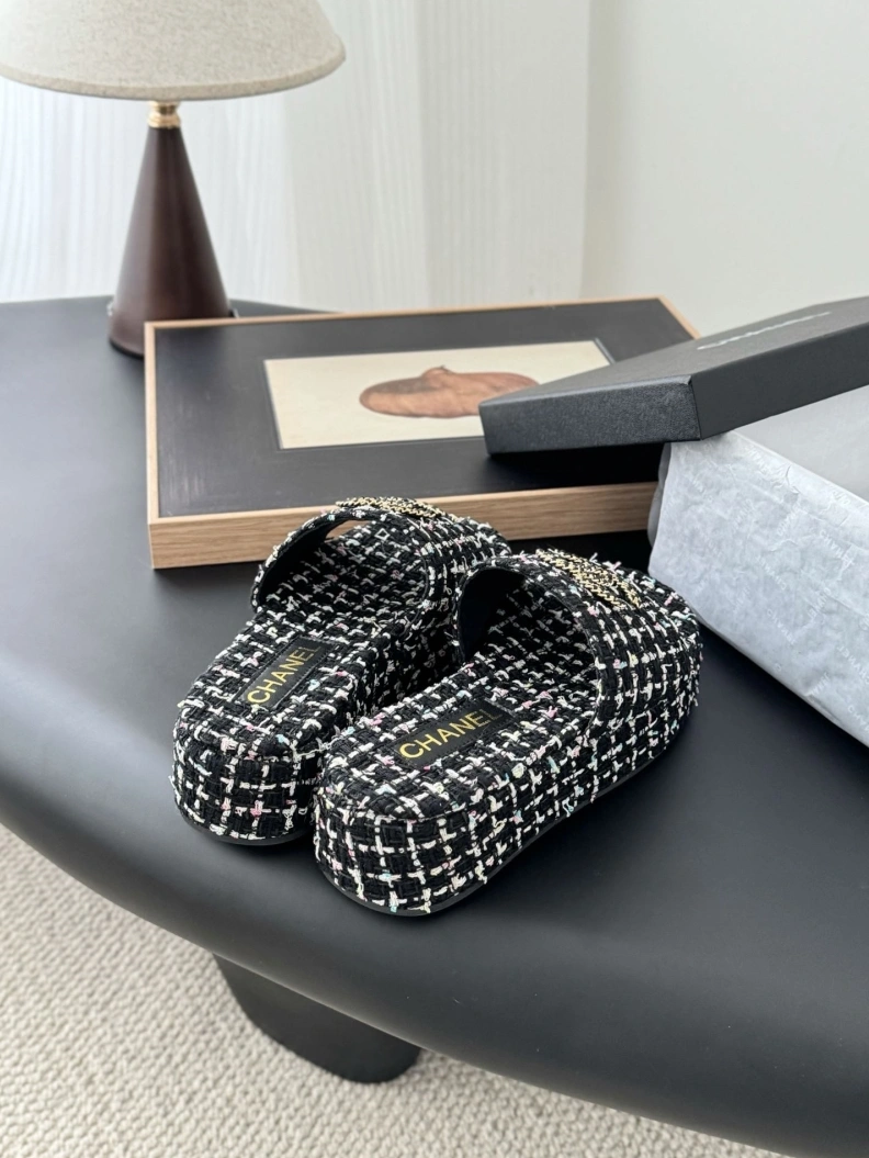 Affordable Chxnxl Slippers 119013