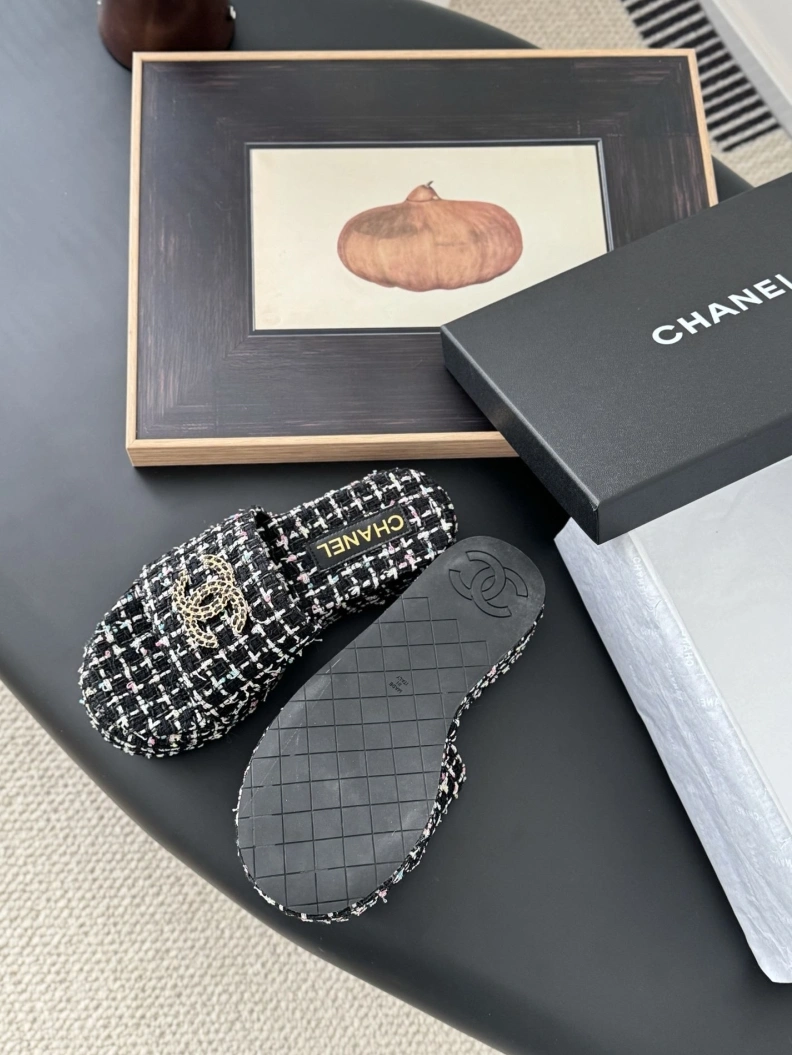 Affordable Chxnxl Slippers 119013