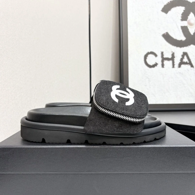 Unique Chxnxl Slippers 119004
