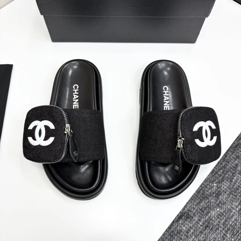 Unique Chxnxl Slippers 119004