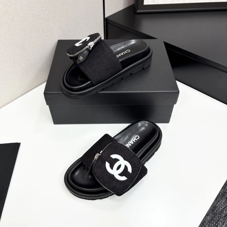Unique Chxnxl Slippers 119004