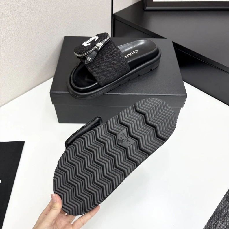 Unique Chxnxl Slippers 119004