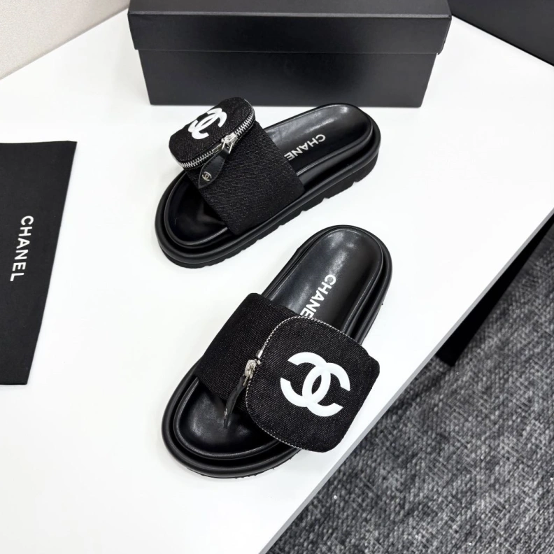 Unique Chxnxl Slippers 119004