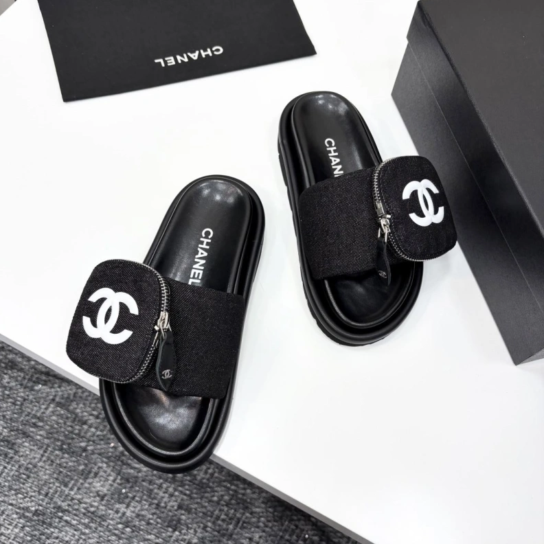 Unique Chxnxl Slippers 119004