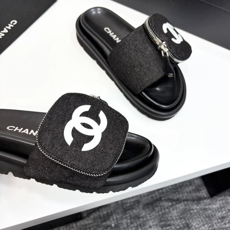 Unique Chxnxl Slippers 119004