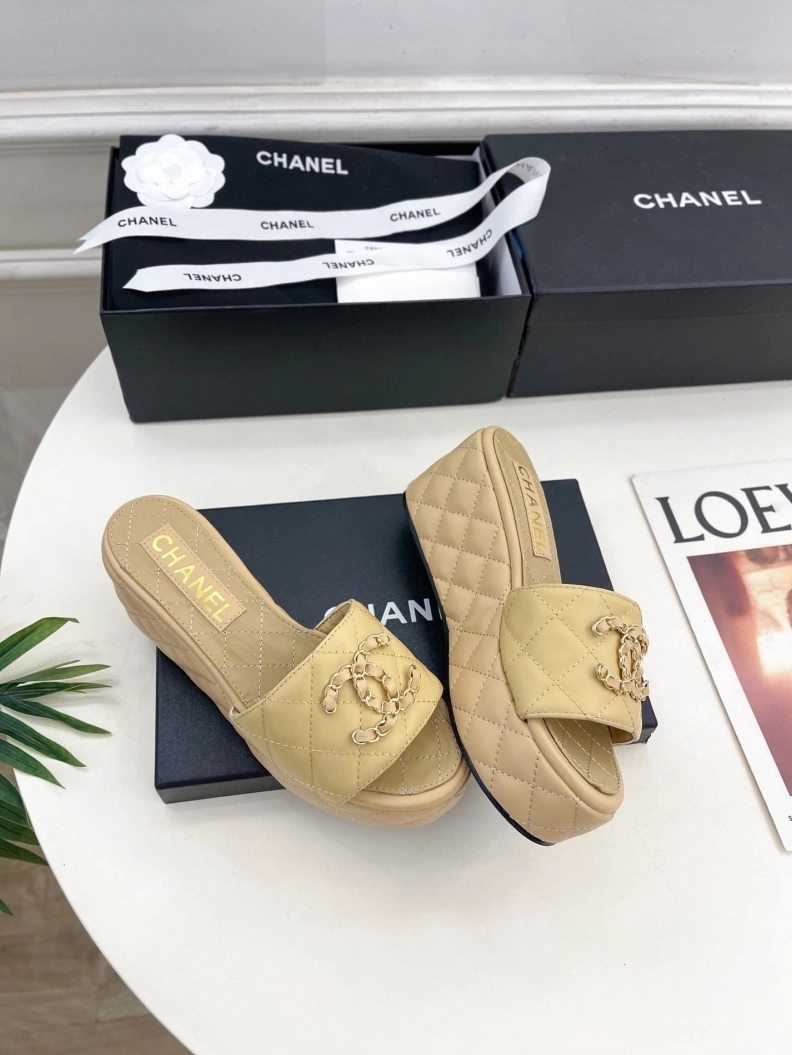 Lightweight Chxnxl Slippers 119002