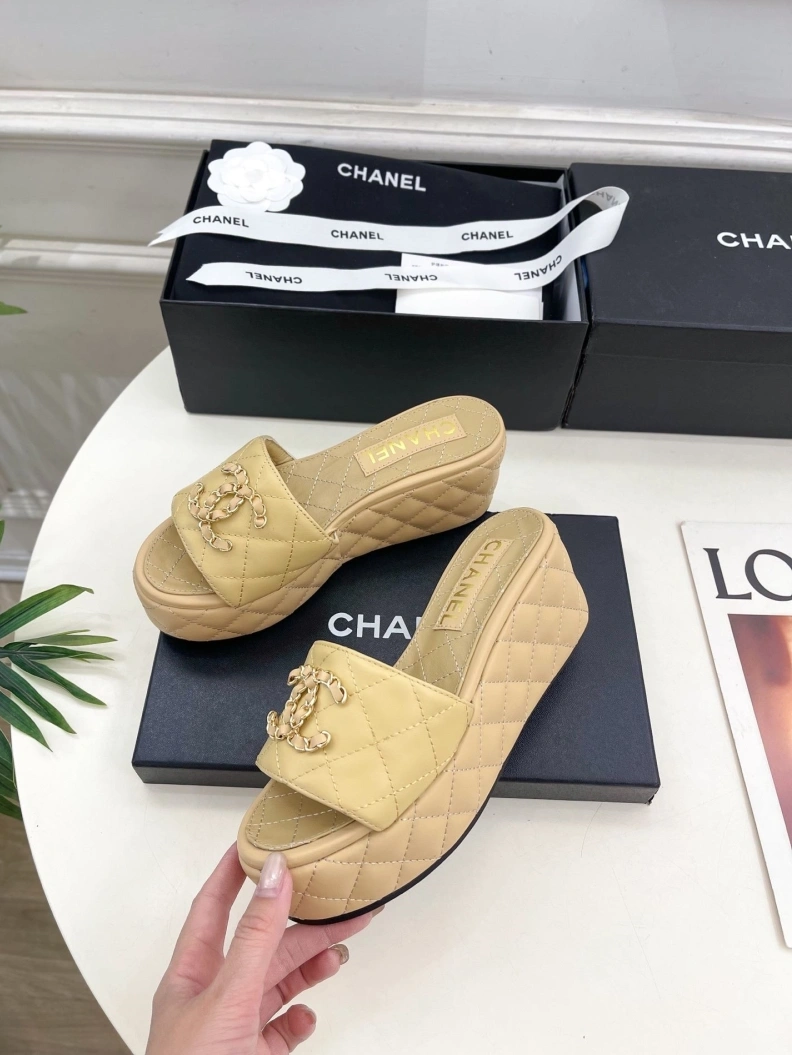 Lightweight Chxnxl Slippers 119002