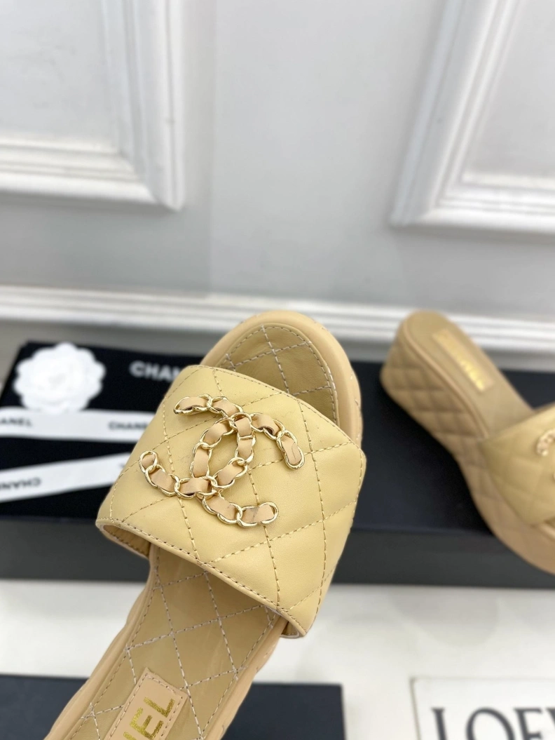 Lightweight Chxnxl Slippers 119002