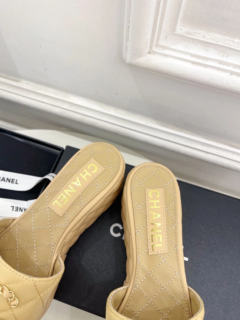 Lightweight Chxnxl Slippers 119002