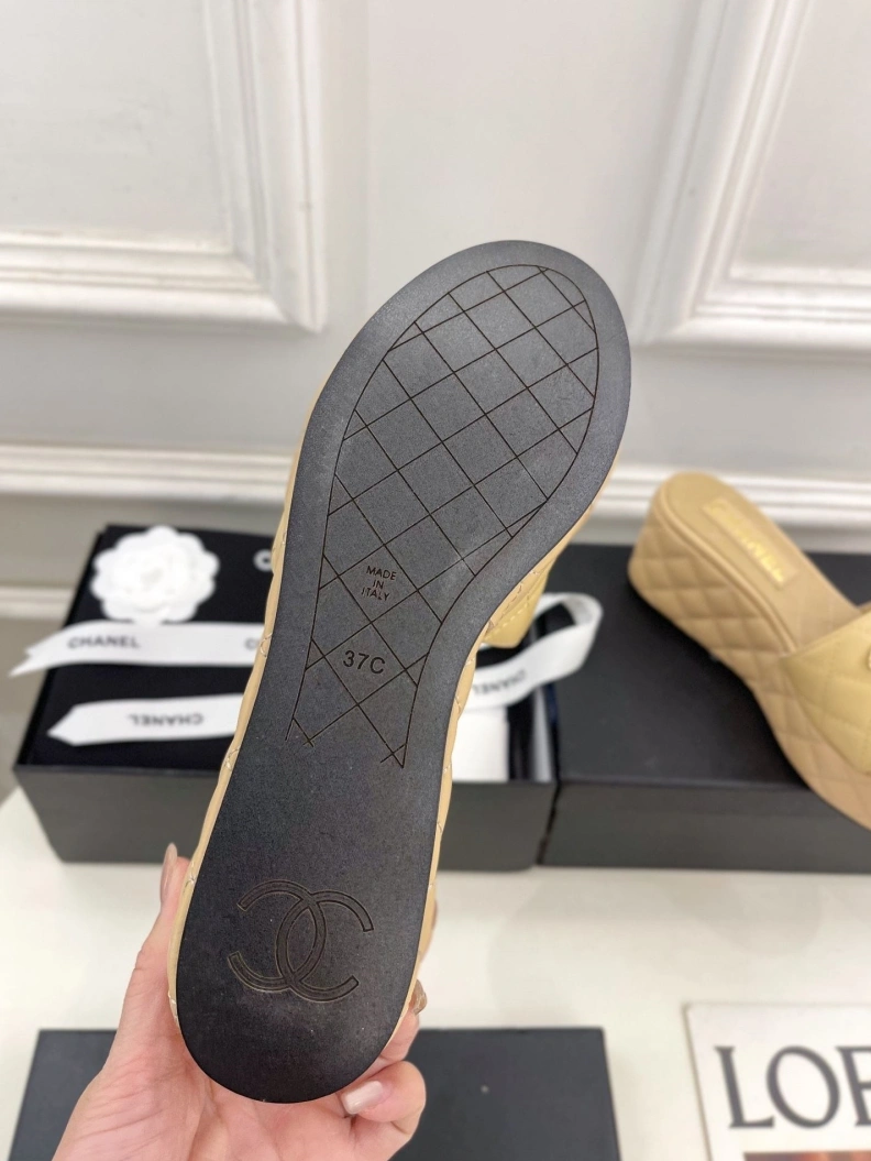 Lightweight Chxnxl Slippers 119002