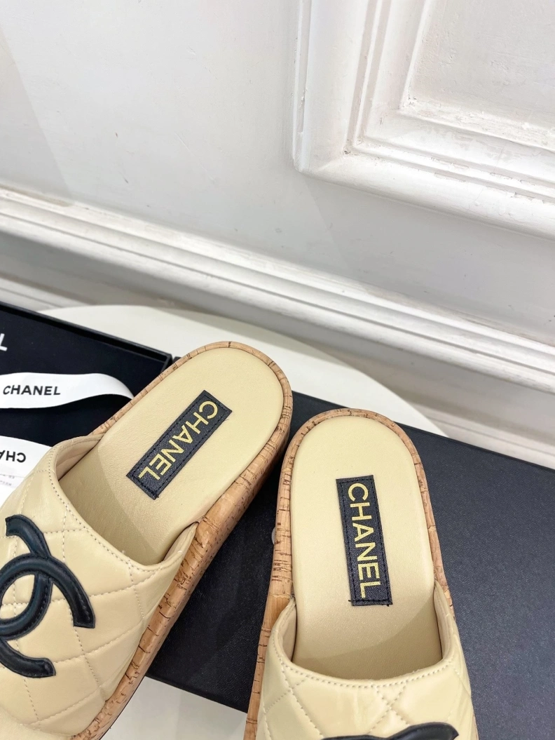 EasyMatch Chxnxl Slippers 118998