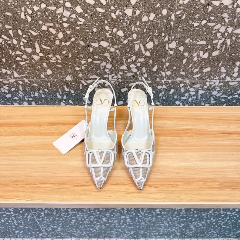 Classic Vxlxntino Sandals 229469
