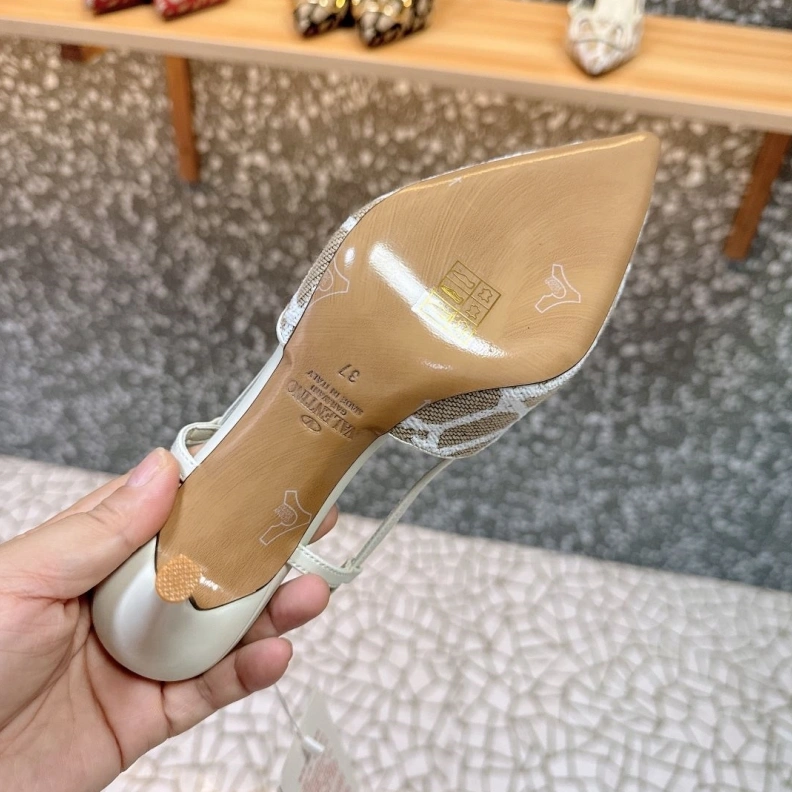 Classic Vxlxntino Sandals 229469