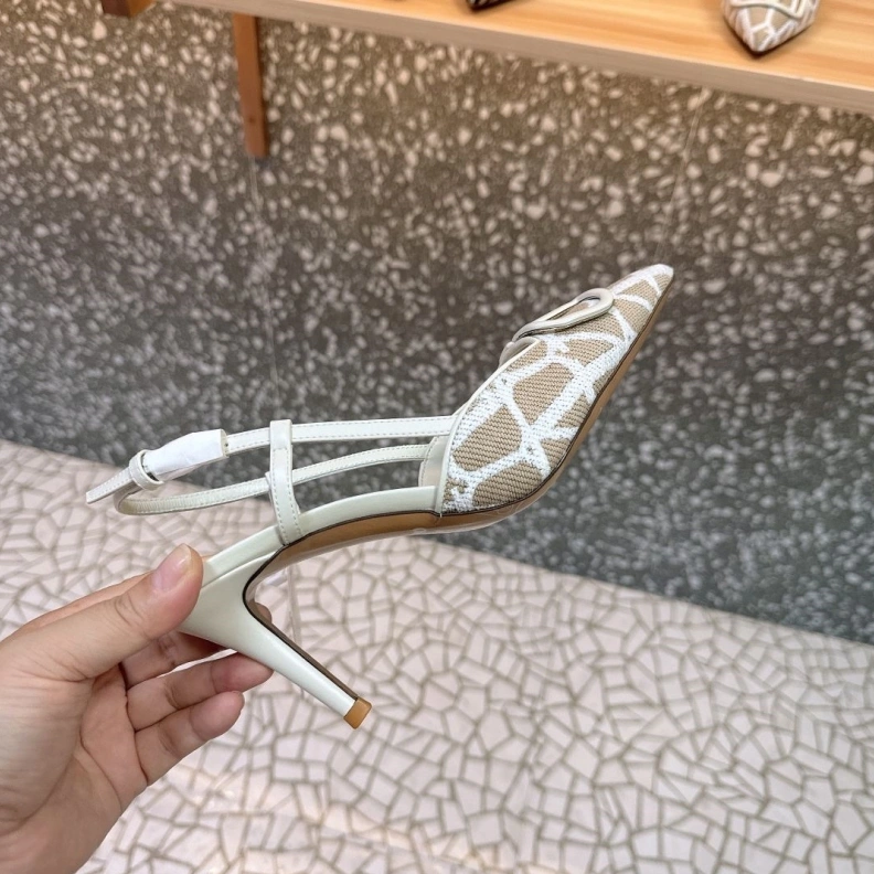 Classic Vxlxntino Sandals 229469