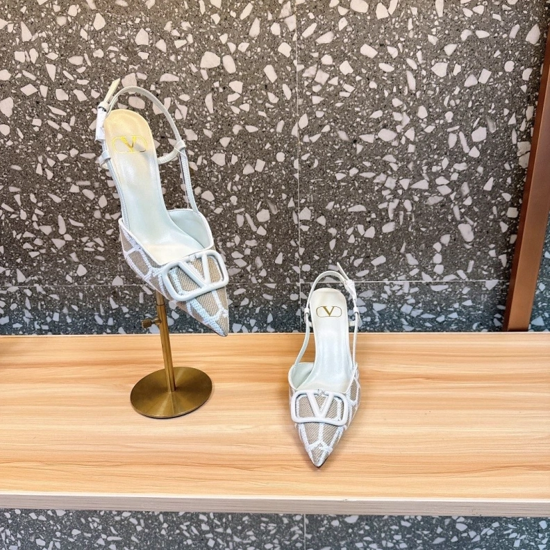 Classic Vxlxntino Sandals 229469