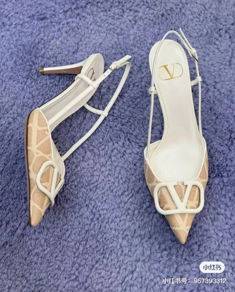 Classic Vxlxntino Sandals 229469