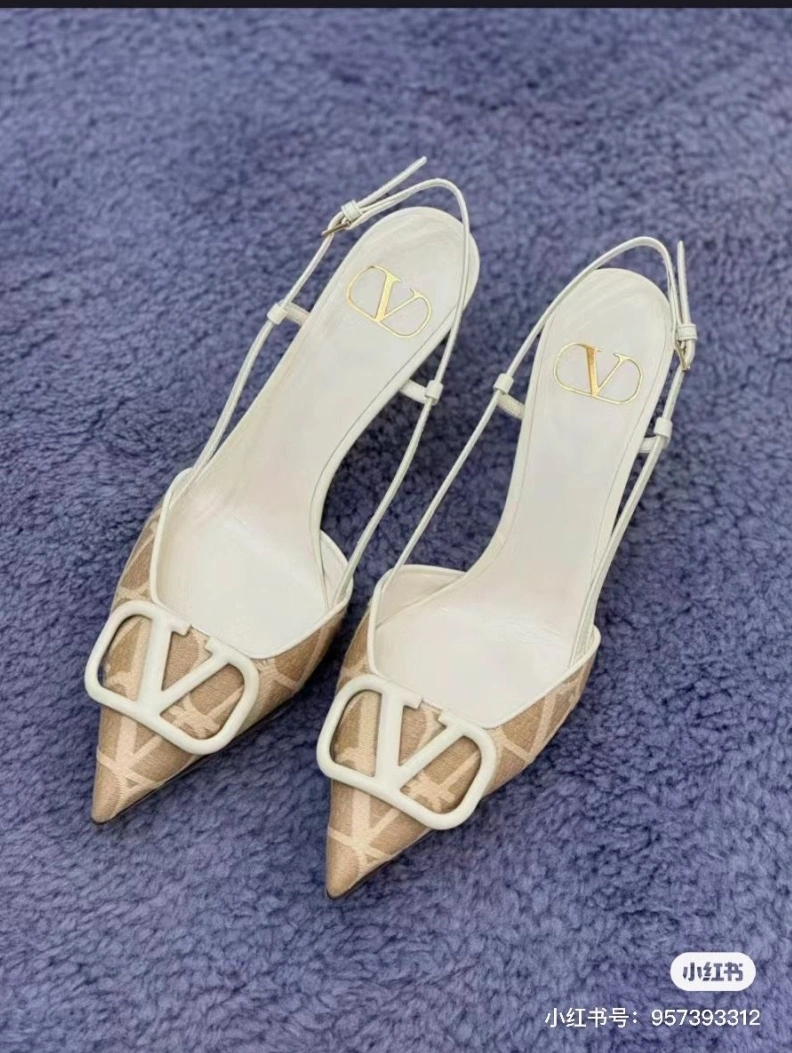 Classic Vxlxntino Sandals 229469