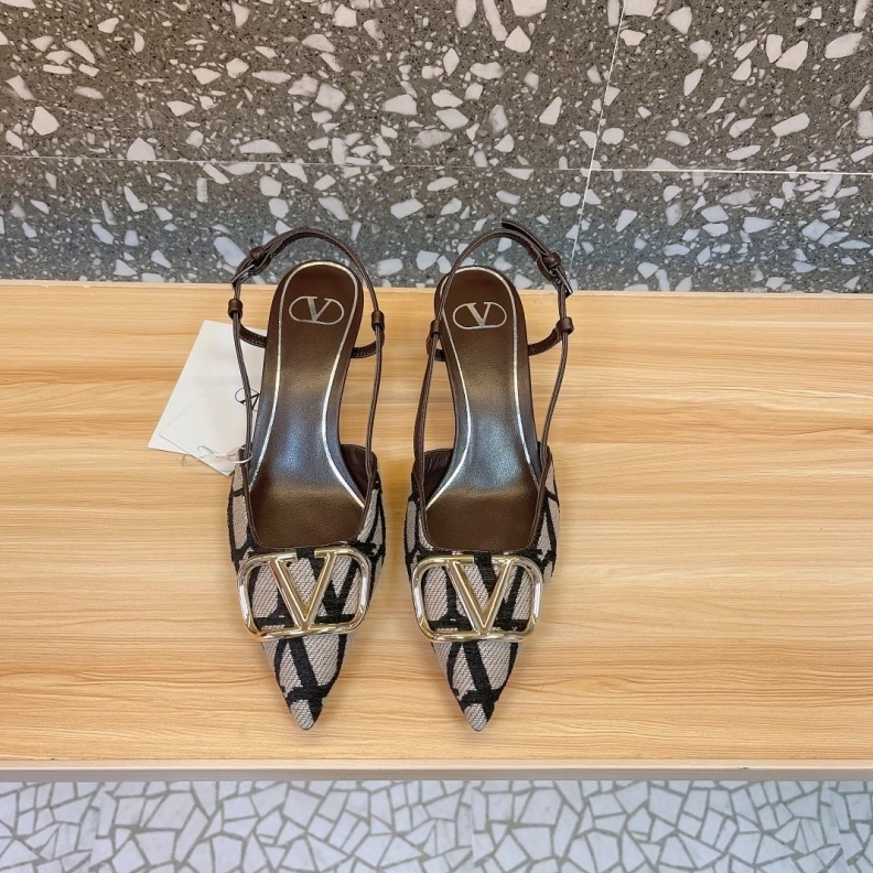 Versatile Vxlxntino Sandals 229465