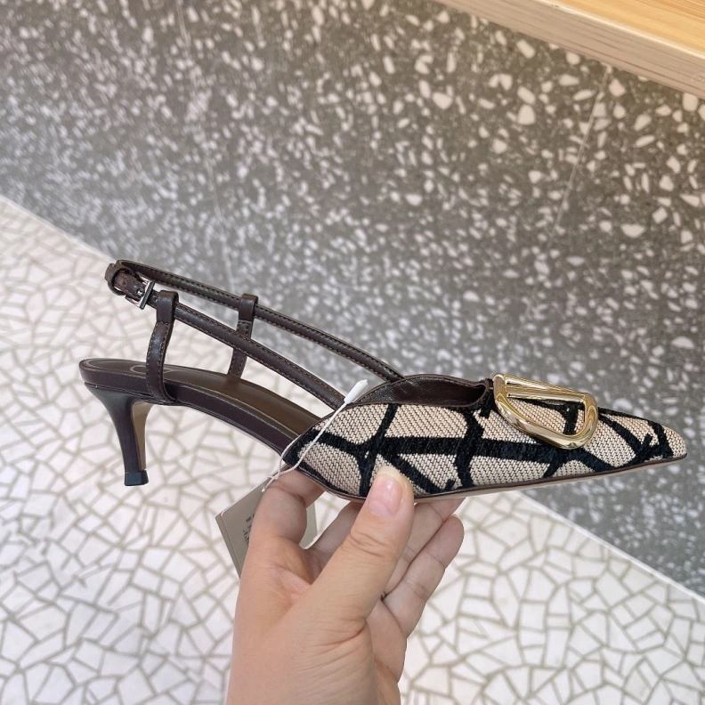 Versatile Vxlxntino Sandals 229465