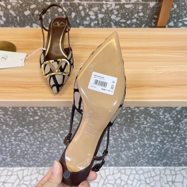 Versatile Vxlxntino Sandals 229465
