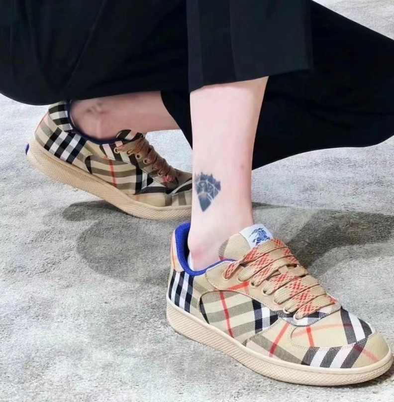 Stylish Bxrbxrry Sneakers 114841