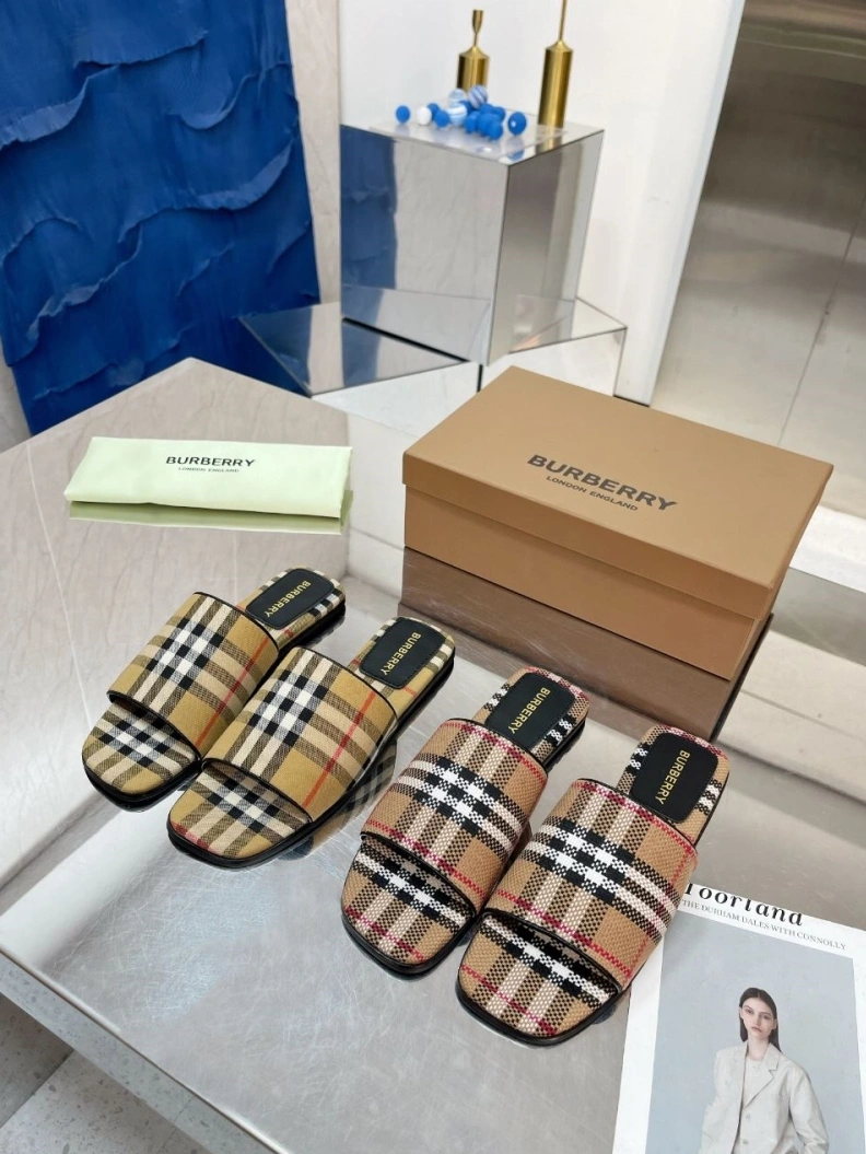 Minimalist Bxrbxrry Slippers 114826