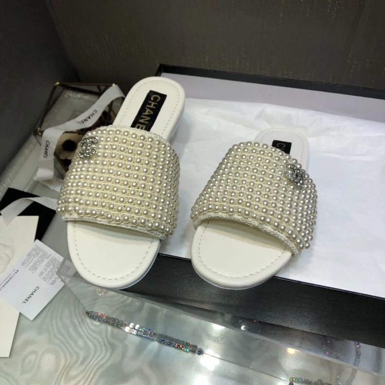 Durable Chxnxl Slippers 118993