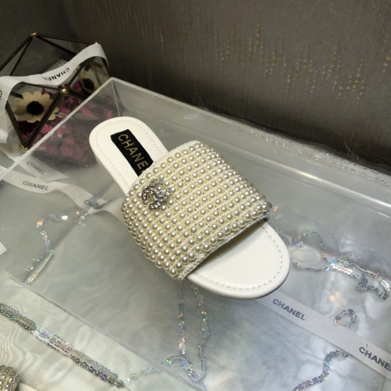 Durable Chxnxl Slippers 118993