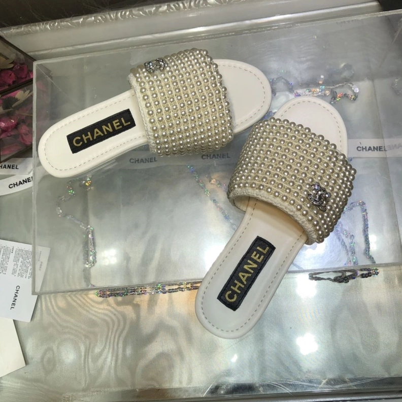 Durable Chxnxl Slippers 118993
