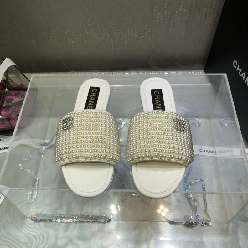 Durable Chxnxl Slippers 118993