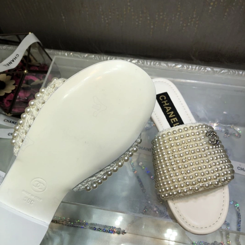 Durable Chxnxl Slippers 118993