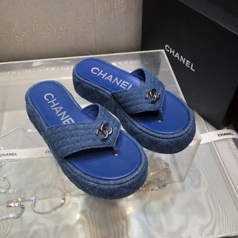 Versatile Chxnxl Slippers 118992