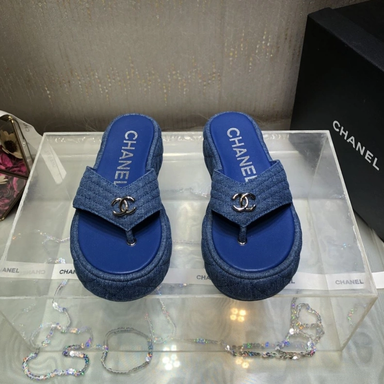 Versatile Chxnxl Slippers 118992