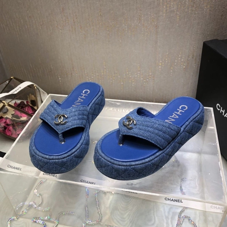 Versatile Chxnxl Slippers 118992