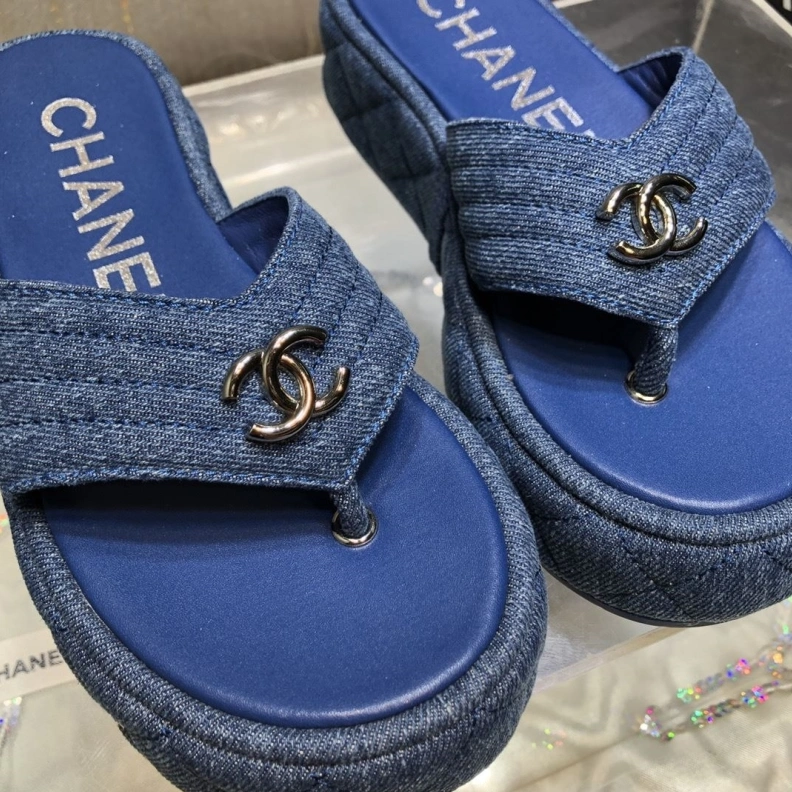 Versatile Chxnxl Slippers 118992