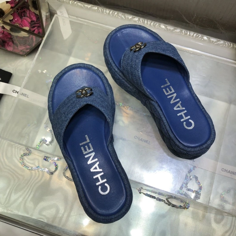 Versatile Chxnxl Slippers 118992