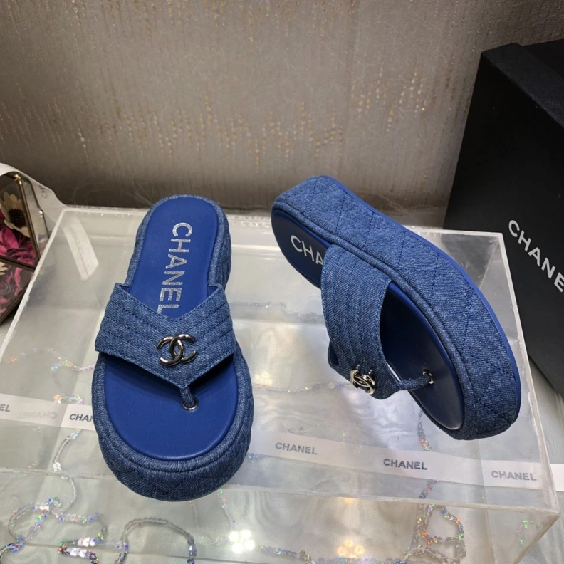 Versatile Chxnxl Slippers 118992