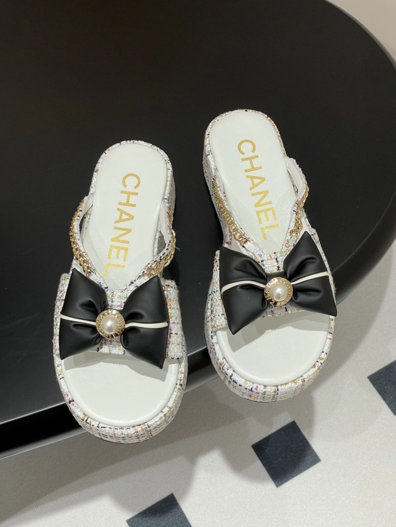 Flexible Chxnxl Slippers 118989