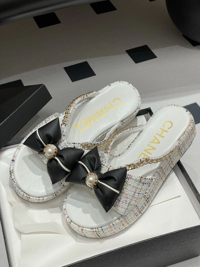 Flexible Chxnxl Slippers 118989