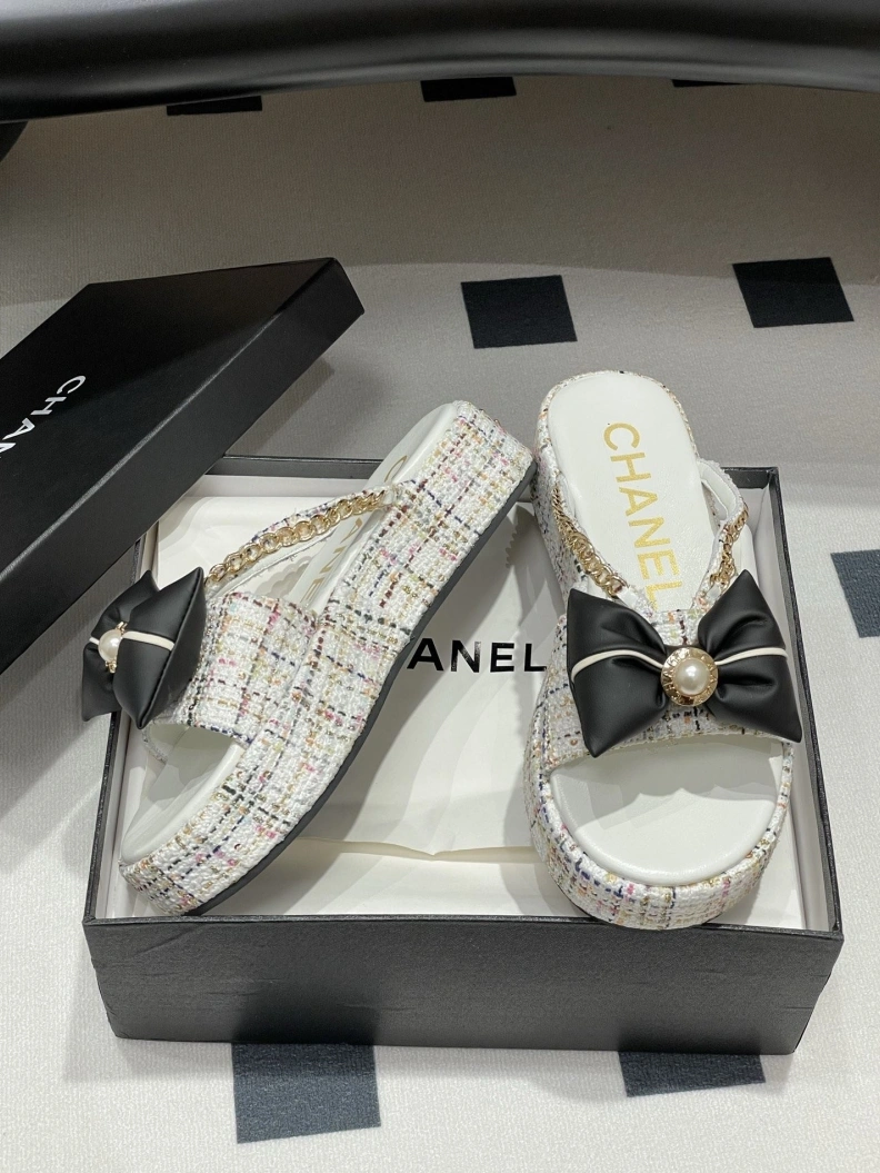 Flexible Chxnxl Slippers 118989