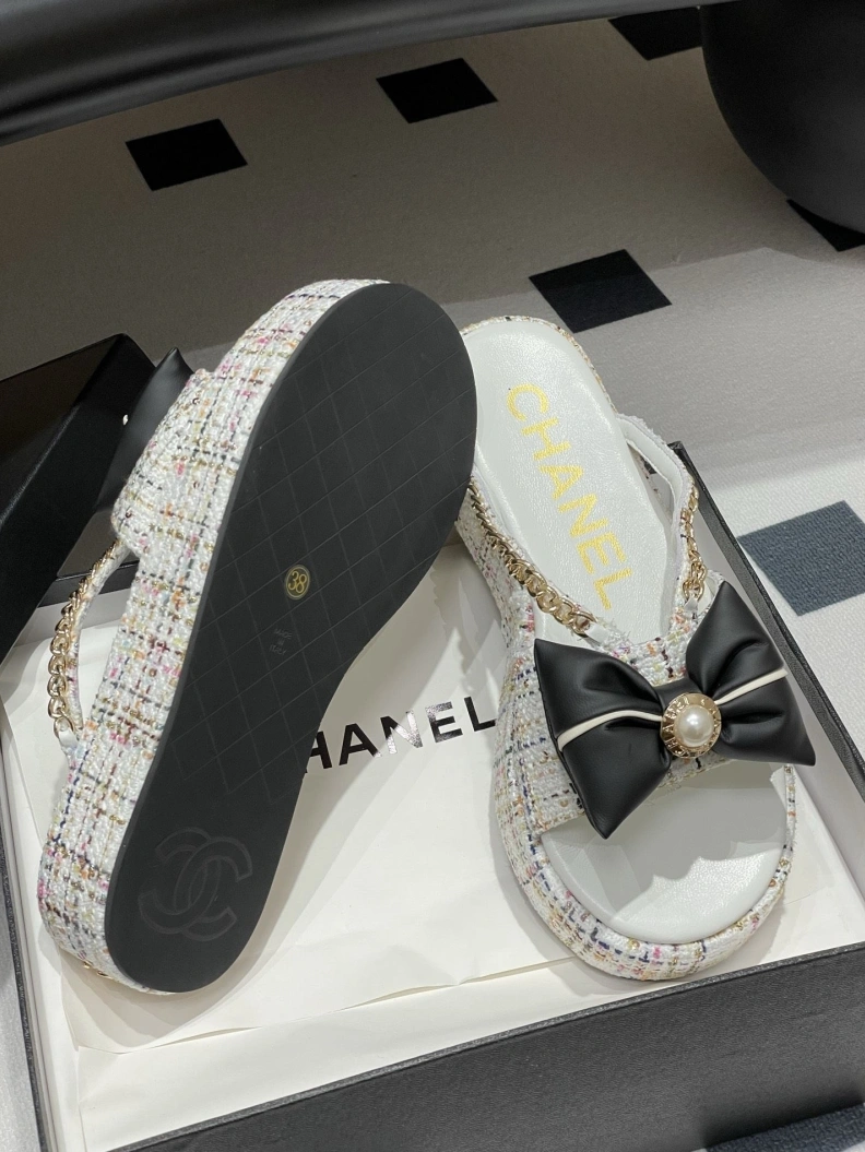Flexible Chxnxl Slippers 118989
