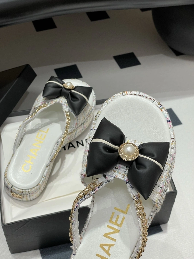 Flexible Chxnxl Slippers 118989
