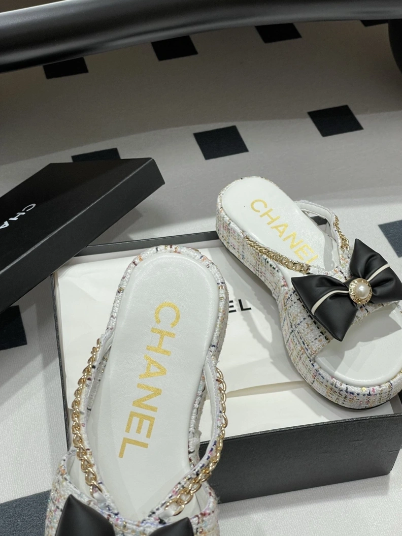 Flexible Chxnxl Slippers 118989