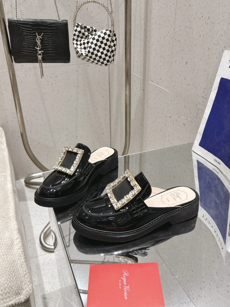 Affordable Chxnxl Slippers 118986