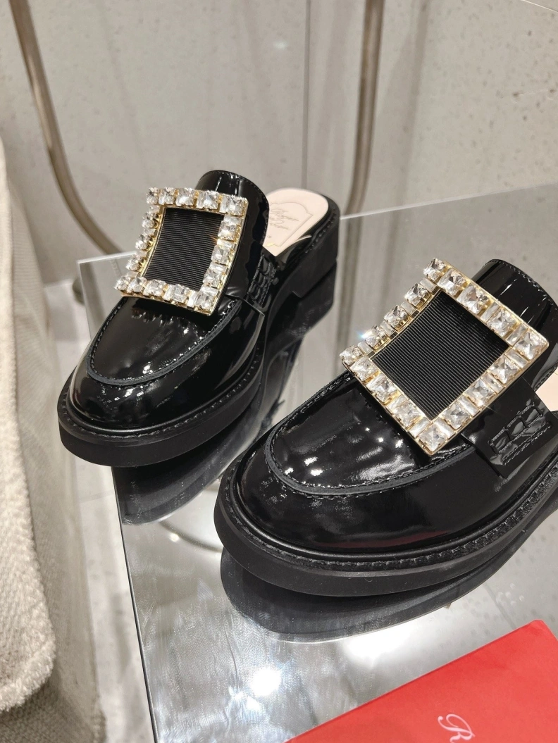 Affordable Chxnxl Slippers 118986