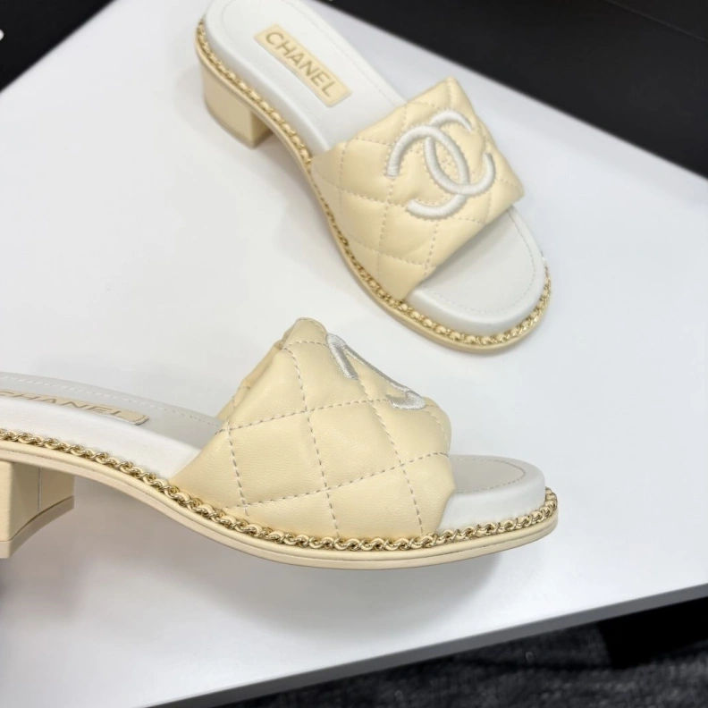 HighQuality Chxnxl Slippers 118987
