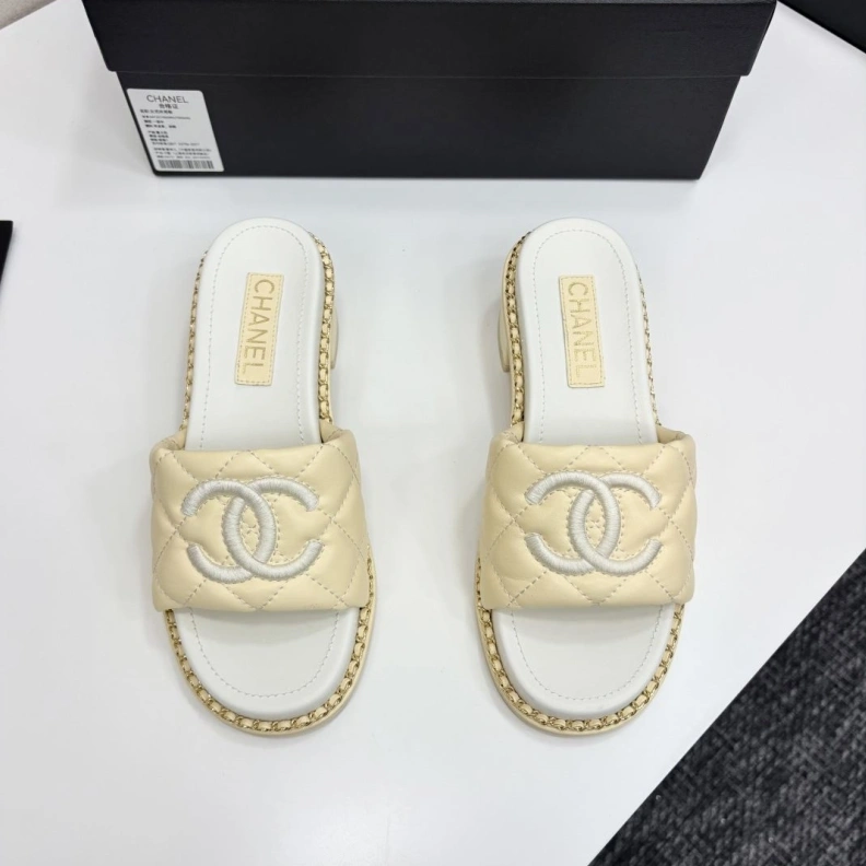 HighQuality Chxnxl Slippers 118987