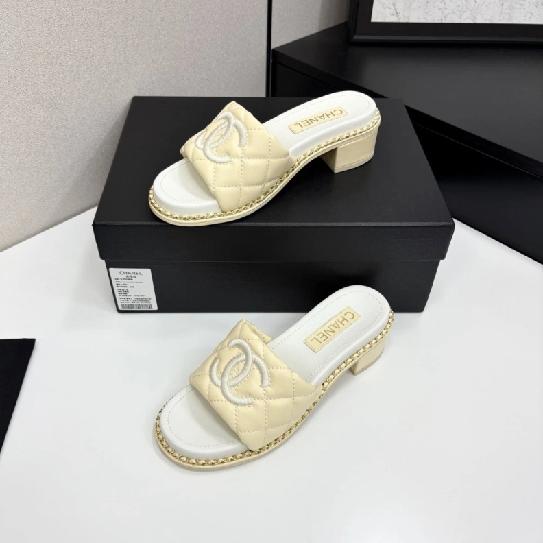 HighQuality Chxnxl Slippers 118987