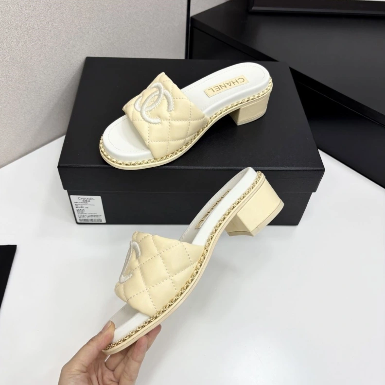 HighQuality Chxnxl Slippers 118987