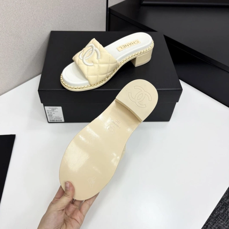 HighQuality Chxnxl Slippers 118987